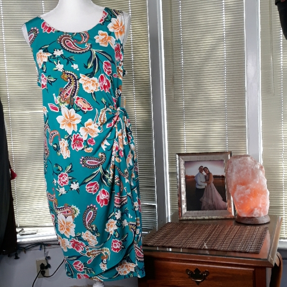 Robbie Bee Dresses & Skirts - 🆕️ NWT Robbie Bee floral paisley wrap style dress
